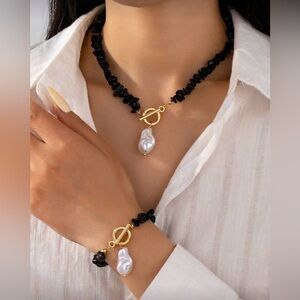 Gorgeous necklace and bracelet combo
